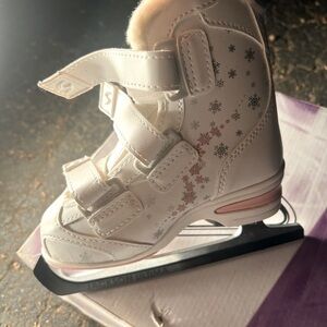 JACKSON White Snowflake Kids Ice Skates